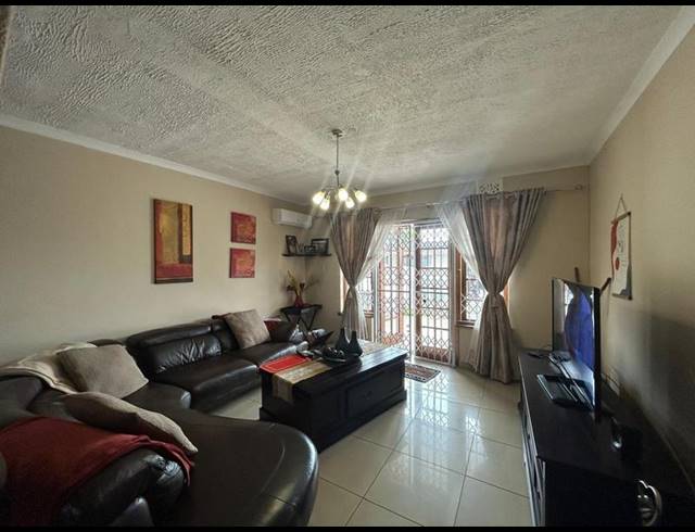 2 BEDROOM DUPLEX FOR SALE IN MONTCLAIR